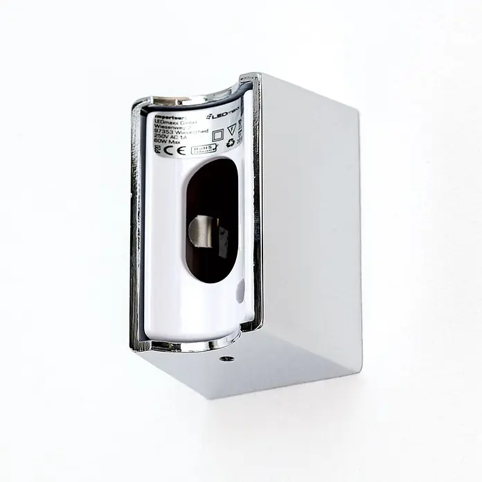 Orion Leuchten Wandleuchte - 60 W, L x B x H: 7 x 50 x 3,8 cm, S14d - Wandmontierte LED-Leuchte mit Chromgehäuse und weißem Anschluss, elektrische Details sichtbar.
