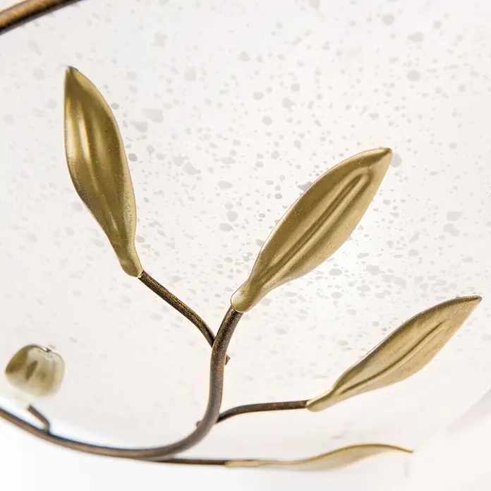 Orion Leuchten Wandleuchte - 60 W, L x B x H: 7 x 30 x 15 cm, E27 - Nahaufnahme einer Leuchte mit goldenen Metallblättern und bronzenen Ästen auf einer gefrosteten Glasbasis.