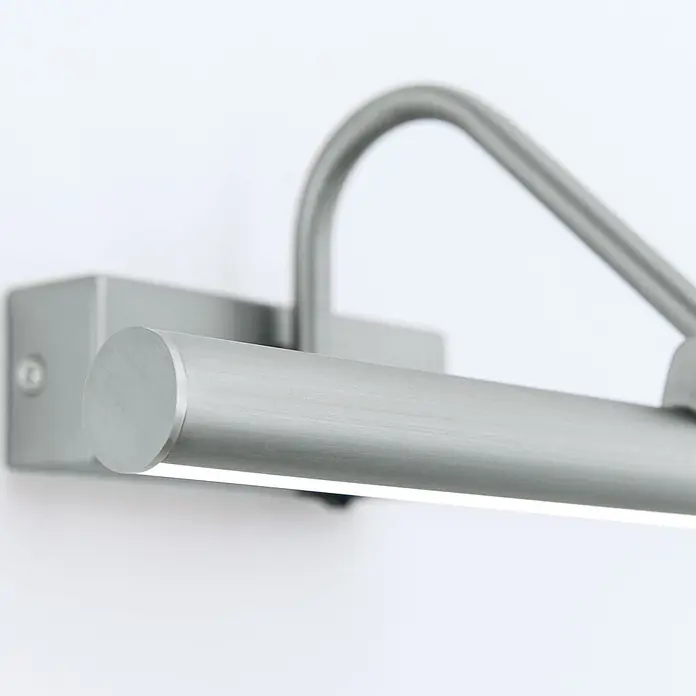 Orion Leuchten Wandleuchte - 12 W, L x B x H: 19 x 60 x 10 cm - Gebürstete silberne LED-Bilderleuchte mit zylindrischem Stab und gebogenem Arm.