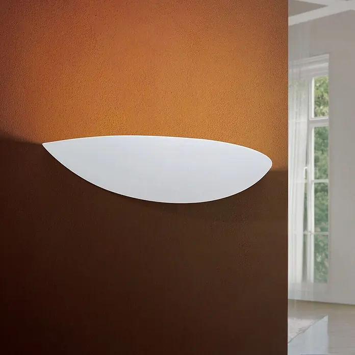 Orion Leuchten Wandleuchte - 150 W, L x B x H: 15 x 45 x 8,5 cm, R7s - Weiße, ovale Wandleuchte spendet indirektes Licht an einer strukturierten Wand.