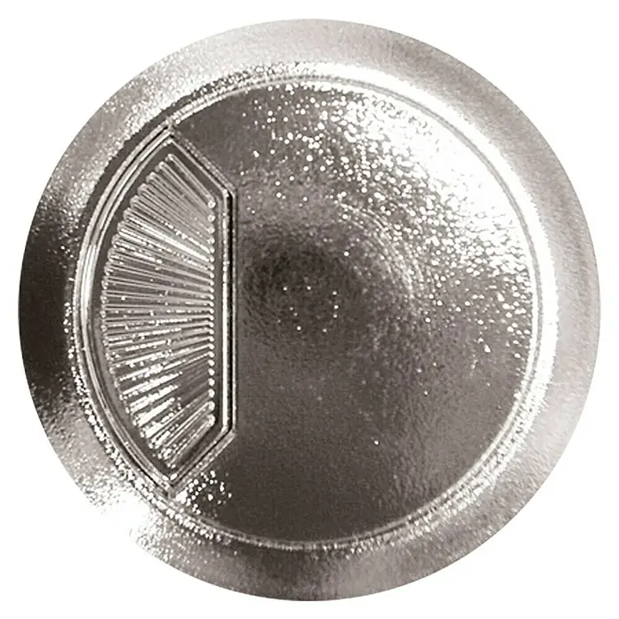 Stabilit Kabeldurchführung - Chrom, Braun, 60 mm - Nahaufnahme des silberfarbenen Kronkorkens einer Getränkedose, der das eingeprägte Öffnungsdesign zeigt.