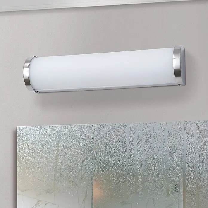 Orion Leuchten Wandleuchte - 40 W, L x B x H: 7 x 41 x 10 cm, G9 - Gebürstete Nickel-Badbeleuchtung mit mattweißem zylindrischem Diffusor, horizontal über einem beschlagenen Spiegel montiert.
