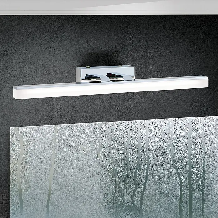 Orion Leuchten Wandleuchte - 10 W, L x B x H: 9,5 x 46 x 6 cm - Verchromte LED-Spiegelleuchte mit weißem Diffusor, über einem beschlagenen Badezimmerspiegel montiert.