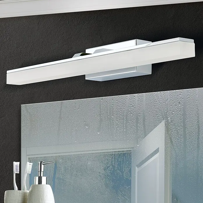 Orion Leuchten Wandleuchte - 10 W, L x B x H: 9,5 x 46 x 6 cm - Lineare Chrom-LED-Spiegelleuchte mit weißem Diffusor, horizontal über einem beschlagenen Badezimmerspiegel montiert.