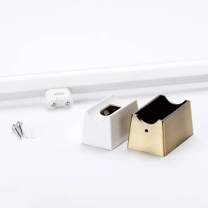 Orion Leuchten Wandleuchte - 60 W, L x B x H: 7 x 50 x 3,8 cm, S14d - Zwei Gardinenstangenhalterungen (weißes Plastik, Altmessing), eine weiße Magnetklammer, Schrauben und Dübel.