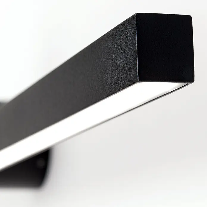 Orion Leuchten Wandleuchte - 24 W, L x B x H: 10 x 101 x 7,6 cm - Schwarze, strukturierte lineare LED-Leuchte, die helles Licht nach unten abstrahlt.