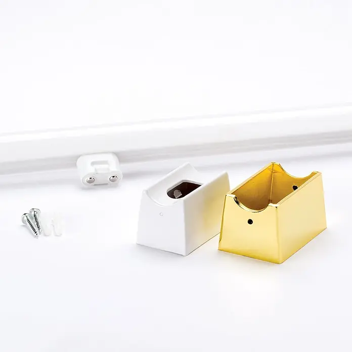 Orion Leuchten Wandleuchte - 60 W, L x B x H: 7 x 50 x 3,8 cm, S14d - Komponenten für weiße Gardinenschiene: Schiene, Magnetverschluss, Schrauben, weiße und goldene Endkappen.
