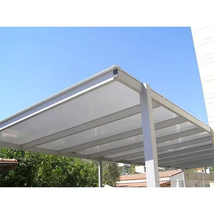 Garten Dream Hohlkammerplatte - 600 cm x 210 cm x 6 mm, Kunststoff, Transparent - Eine moderne, hellgraue Metall-Pergola mit transluzentem Dach, die Schatten für einen Außenbereich spendet.