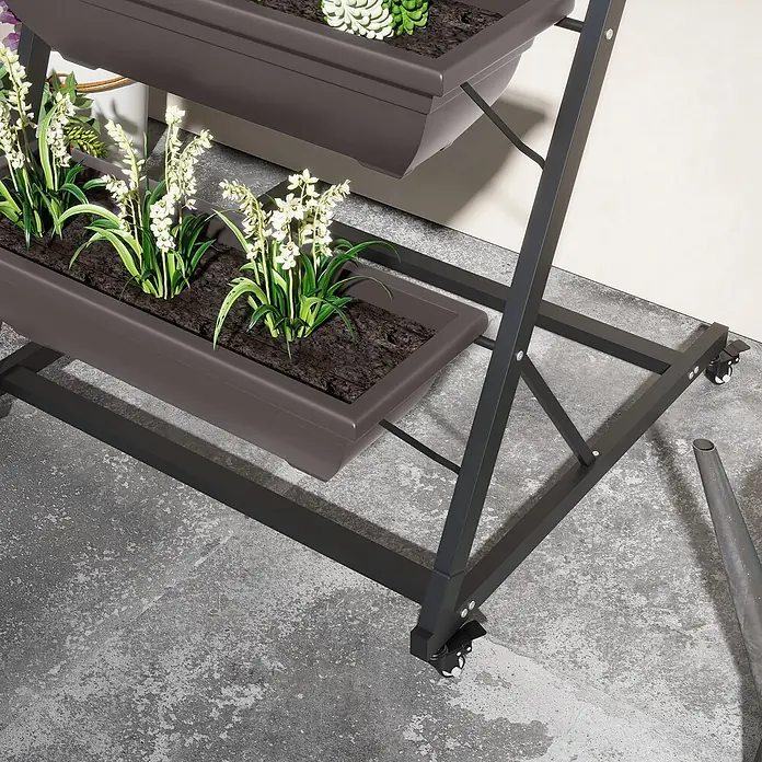 Outsunny Gewächshaus-Regal - 65 x 67 x 145 cm, Kaffee-Braun - Dunkelgraues Metall-Pflanzregal mit braunen rechteckigen Pflanzkästen, auf Rollen.