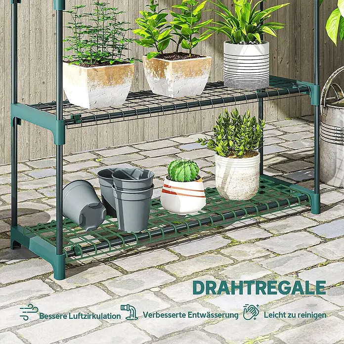 Outsunny Gewächshaus-Regal - 90 x 28 x 104 cm, Dunkelgrün - Grünes Metallgitterregal (Pflanzenständer) mit zwei Etagen, auf einem Patio mit verschiedenen Topfpflanzen.
