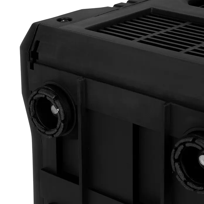 EBERTH Stromerzeuger Inverter 2000 W, 3 PS, 230 V, ECO-Modus, USB - Tankvolumen: 4 l - Schwarzes Kunststoffgerät mit belüfteter Oberseite und zwei texturierten Kugellagerfüßen an der Seite.