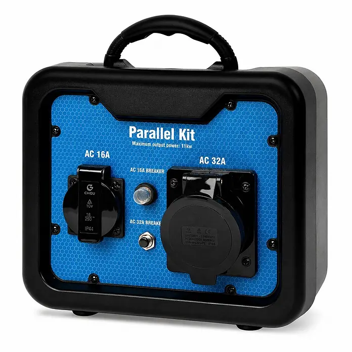 EBERTH Stromerzeuger Parallel Kit 6650 W, 230 V, 16/32 A für IG33-IS3500S -  - Ein schwarzes und blaues tragbares Parallelkit zur Stromverteilung mit Griff, mit 16A- und 32A-Wechselstromsteckdosen und 11kW Leistung.