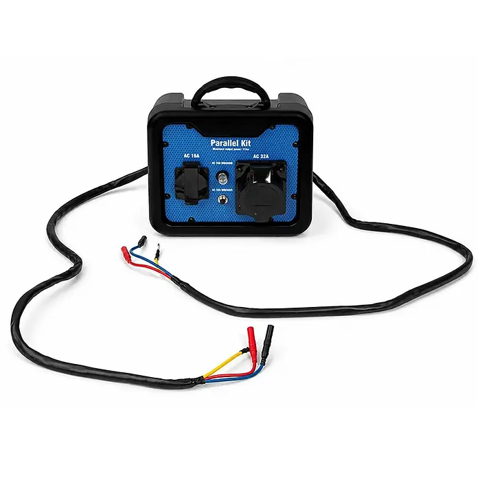 EBERTH Stromerzeuger Parallel Kit 6650 W, 230 V, 16/32 A für IG33-IS3500S -  - Schwarzes und blaues Generator-Parallelkit mit 16A- und 32A-AC-Steckdosen, Tragegriff und zwei Kabeln mit roten, blauen und gelben Drahtverbindern.