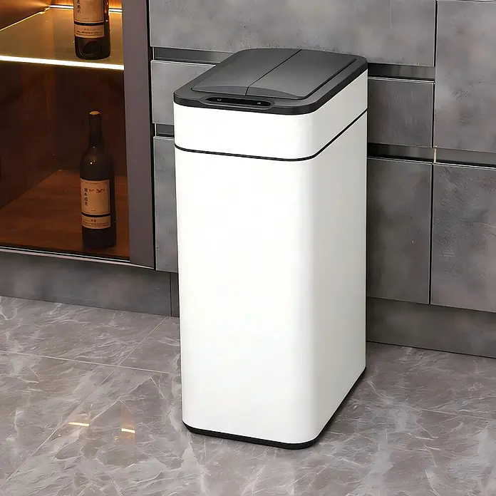 SVITA Sensormülleimer SE60L 60l Automatik rechteckig Stahl Weiß -  - Weißer rechteckiger Sensor-Mülleimer mit dunkelgrauem Deckel, in einer modernen Küche stehend.