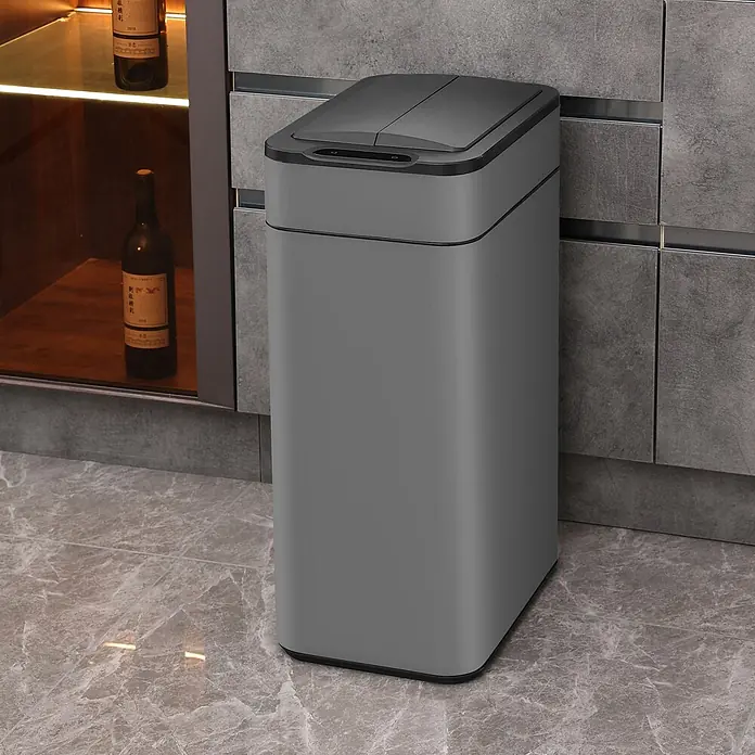 SVITA Sensormülleimer SE60L - 60 l, Stahl, Grau - Schlanker grauer smarter Mülleimer mit Sensor-Deckel, in einer modernen Küche platziert.