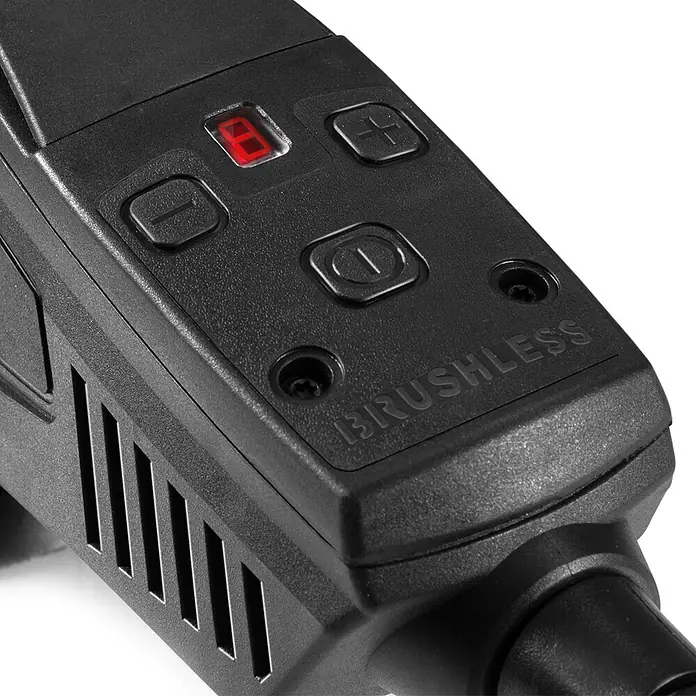 STAHLWERK Elektro-Exzenterschleifer Brushless Exzenterschleifer 350 W Handschleifer Set - 350 W, 4.000 U/min - 10.000 U/min - Schwarzes Bedienfeld eines Elektrowerkzeugs mit roter Digitalanzeige (zeigt 8), Ein-/Aus-Taste, Plus-/Minus-Tasten und „BRUSHLESS“-Schriftzug.