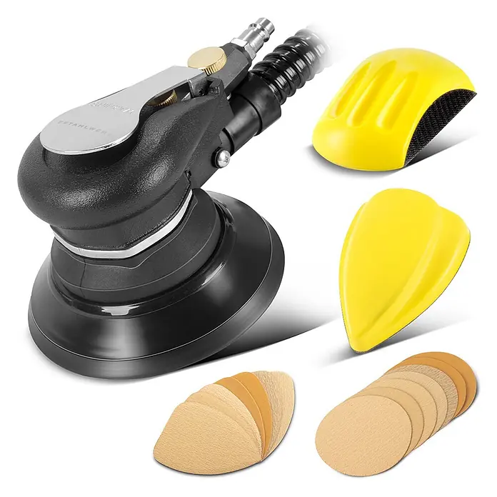 STAHLWERK Druckluft-Exzenterschleifer 125mm Handschleifer Set - Durchmesser Schleifteller: 12,5 cm - Schwarzer Druckluft-Exzenterschleifer mit gelben Handschleifblöcken und verschiedenen beigefarbenen Schleifscheiben.