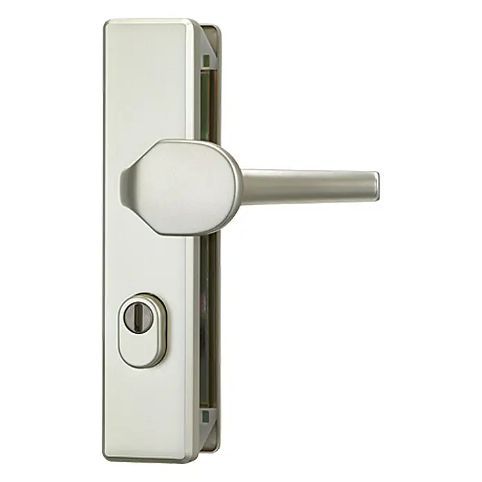 Abus Schutzbeschlag KLZS 714 - Wohnungsabschlusstür, Neusilber, Knopf außen, Drücker innen - Nahaufnahme eines modernen Türgriffs aus Metall mit integriertem Schloss. Elegantes Design für zeitgemäße Inneneinrichtungen.