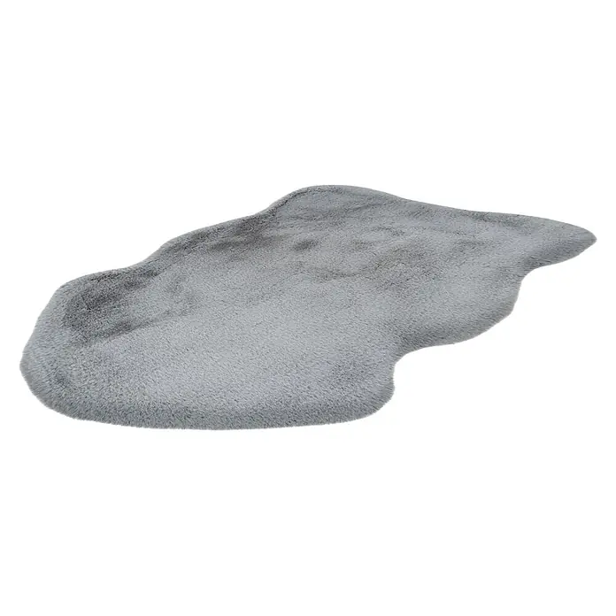 Kayoom Kunstfell Boundless 226 - Grau, 90 x 60 cm, 90 % Polyester, 10 % Baumwolle - Hellgrauer Kunstfellteppich in unregelmäßiger Form.
