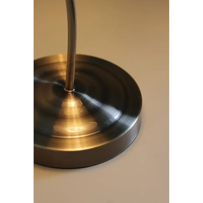 Markslöjd Tischleuchte - L x B x H: 27,5 x 25 x 49 cm, Antik/ Weiß - Runder Lampenfuß aus gebürstetem Metall in Altmessing mit schlankem Stiel.