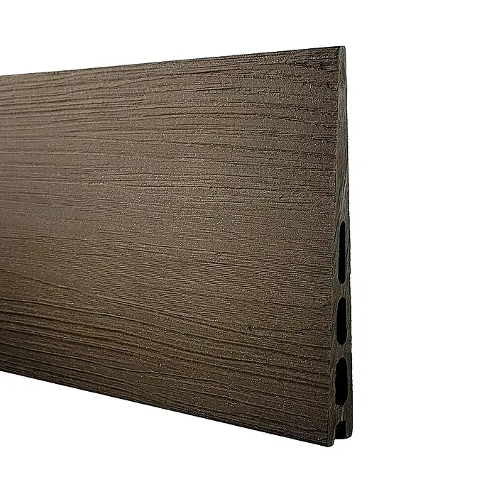 GartenLand Steckzaun-Element WPC Zaun Schwedenprofil Musterstück - B x H: 20 x 15 cm, Braun, Verbundwerkstoff - Dunkelbraunes, strukturiertes Verbundbrett mit sichtbaren Hohlkammern an der Seite.