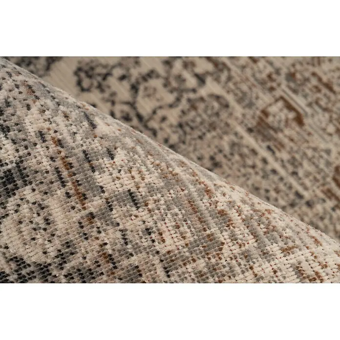 Kayoom Kurzflorteppich Charin 725 - Beige, 180 x 120 cm, 100 % Polypropylen - Gerollter Teppich mit beigem, grauem, schwarzem und braunem Abstraktmuster, zeigt Plüschtextur.