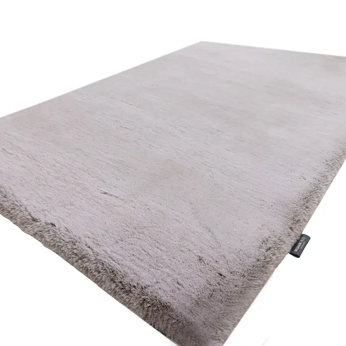 Kayoom Fellteppich Luxe 525 - Polargrau, 230 x 160 cm, 90 % Polyester, 10 % Wolle - Hellbeiger flauschiger Teppich mit Meghan Lalee Germany Etikett.