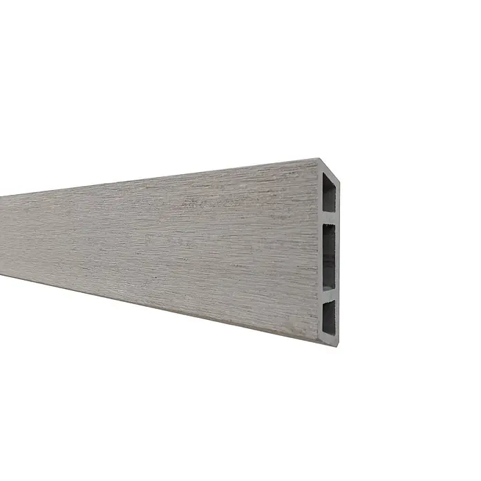 GartenLand Steckzaun-Element WPC Zaun Stockholm Musterstück - B x H: 20 x 7,5 cm, Sand-Multicolor, Verbundwerkstoff - Hellgraues WPC-Terrassendiele mit Holzmaserung und hohlem Rechteckprofil.