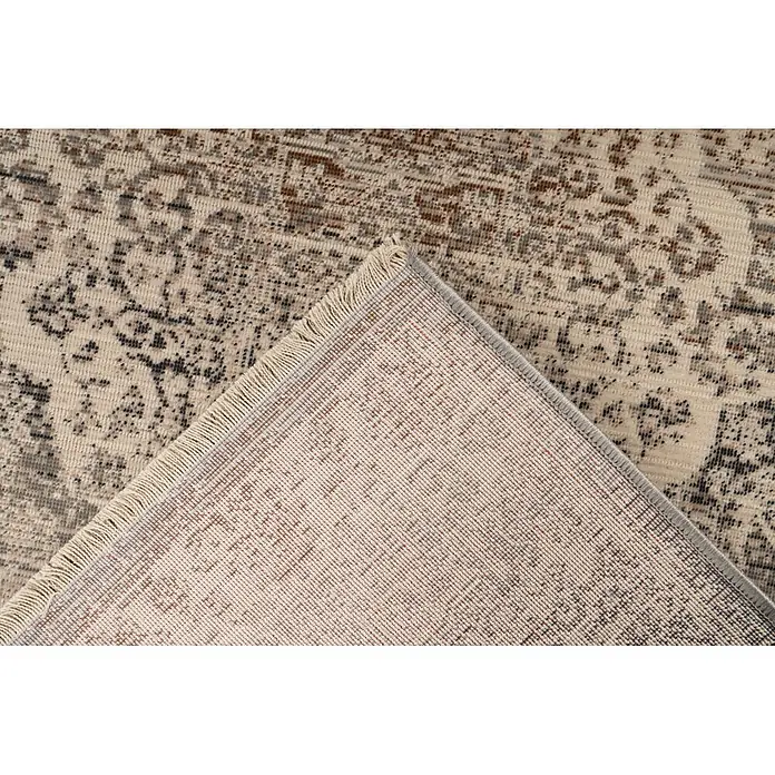 Kayoom Kurzflorteppich Charin 725 - Beige, 180 x 120 cm, 100 % Polypropylen - Gemusterter Teppich in Beige, Braun und Grau, zeigt die Oberseite und die gewebte Unterseite mit Fransen.