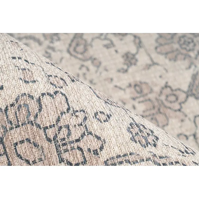 Kayoom Flachgewebeteppich Perry 125 - Creme, 170 x 120 cm, 75 % Baumwolle, 25 % Polyester - Nahaufnahme eines aufgerollten Teppichs in Beige und Dunkelblau, mit weicher Textur und detailliertem Muster.