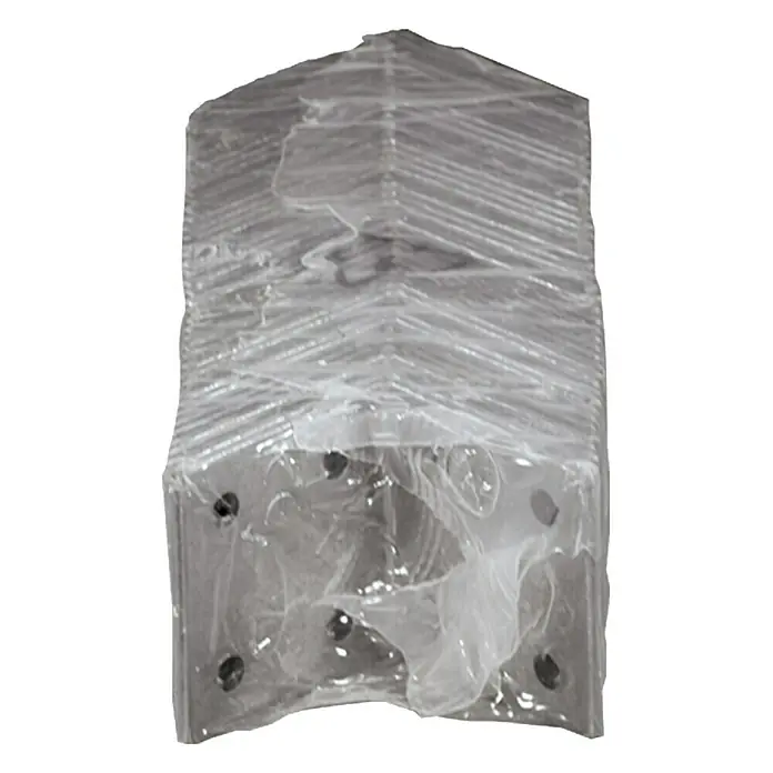Vormann Conector en ángulo Paquete ahorro - L x An x Al: 50 x 50 x 40 mm, Acero, 40 ud. - Producto metálico envuelto, cubierto con film transparente, probablemente para un envío o almacenamiento seguro.