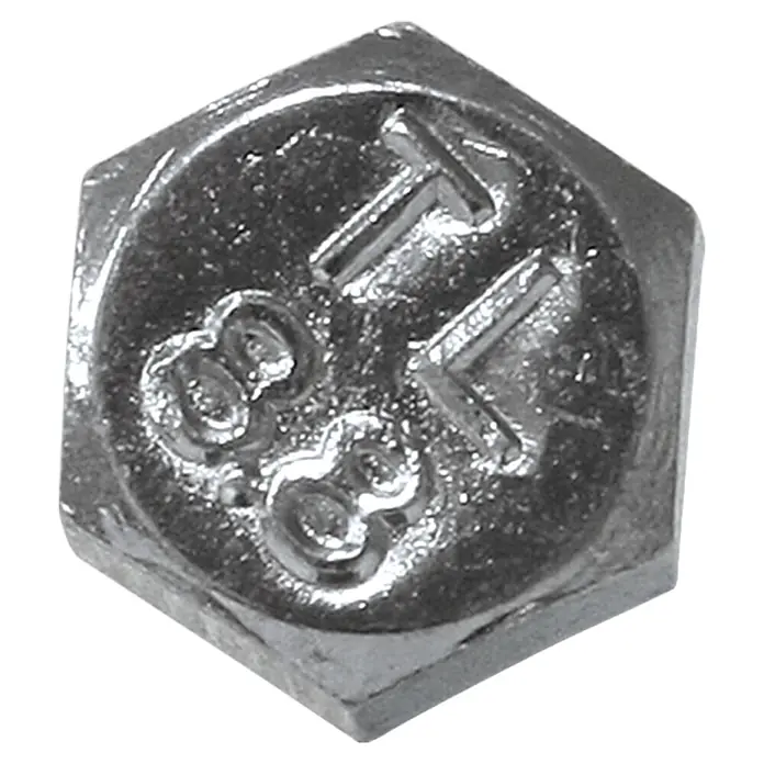 Profi Depot Sechskant-Gewindeschraube - Ø x L: 8 x 30 mm, 50 Stk., Verzinkt, Sechskantkopf, Vollgewinde - Nahaufnahme eines galvanisierten Sechskantkopfes mit den Aufschriften "8.8" und "T" zur Kennzeichnung von Festigkeit und Hersteller.