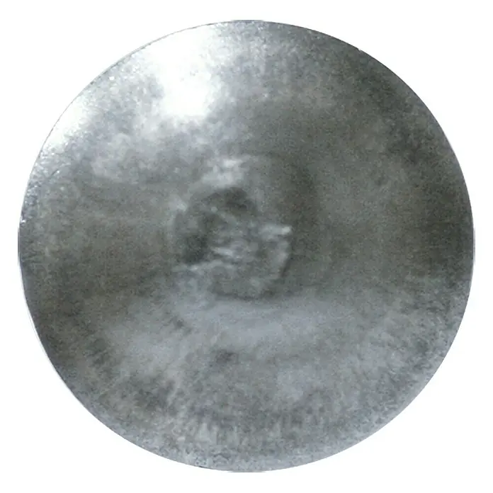 Profi Depot Schlossschraube mit Mutter - Länge: 120 mm, M 12, Stahl, 30 Stk. - Nahaufnahme einer runden, silberfarbenen Metallplatte mit einer unebenen Oberfläche und einem dunkleren, strukturierten Zentrum.