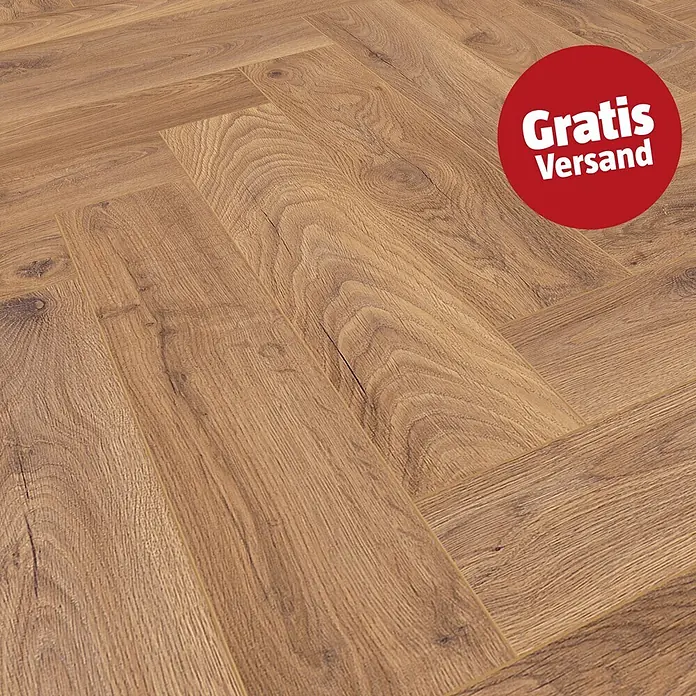 Krono Original Laminat Herringbone - Firebrand Oak, Fischgrät, 630 x 126 x 8 mm - Fischgrät-Laminatboden in natürlichen Brauntönen mit rotem "Gratis Versand" Aufkleber.