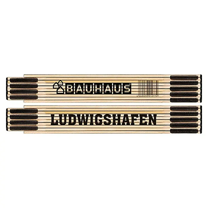 BAUHAUS Zollstock - Ludwigshafen, 2 m - Ein Zollstock mit Aufdruck "Bauhaus" und "Ludwigshafen". Das Werkzeug ist aus Holz gefertigt und zusammengeklappt.