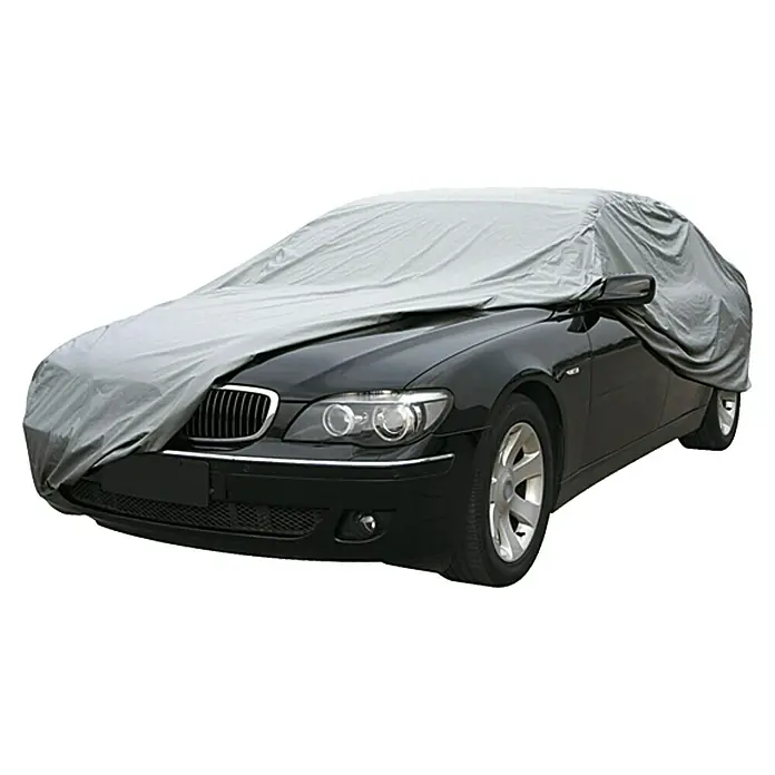 Auto-Vollgarage - 528 x 183 x 119 cm, Grau - Ein schwarzes Auto ist mit einer grauen Schutzhülle abgedeckt. Die Hülle schützt das Fahrzeug vor Witterungseinflüssen und Staub.