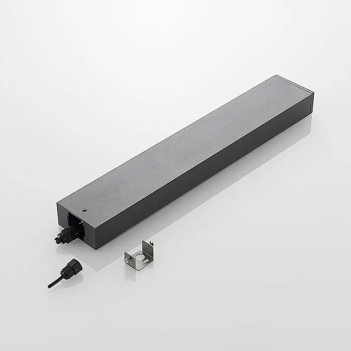 Lucande LED Wegeleuchte Pollerleuchte dunkelgrau 60 cm, Gartenlampe -  - Dunkelgraue rechteckige LED-Leiste mit elektrischem Anschluss und kleiner Montagehalterung.