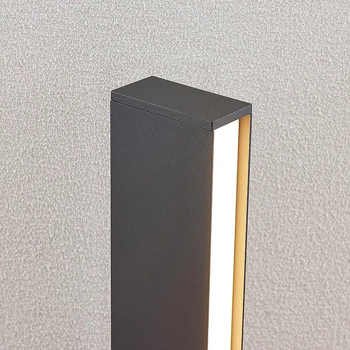 Lucande LED Wegeleuchte Pollerleuchte dunkelgrau 60 cm, Gartenlampe -  - Dunkelgraue rechteckige Außenleuchte mit vertikaler warmweißer Beleuchtung.