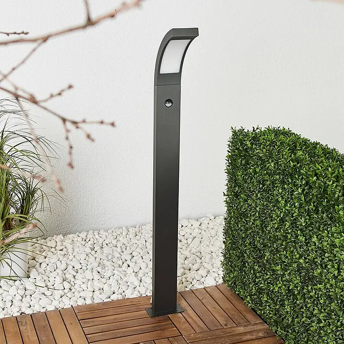 Lucande Außenlaterne Juvia -  - Dunkelgraue Wegeleuchte mit Bewegungsmelder für den Außenbereich, ideal für Gartenwege.
