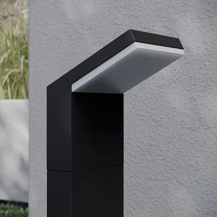 Arcchio LED Wegeleuchte in dunkelgrau, weiß, Gartenlampe -  - Schwarze, L-förmige Außenleuchte mit weißem Diffusor.
