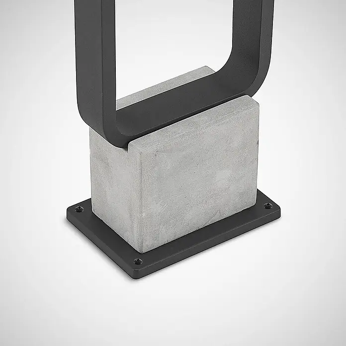 Lucande Außenlaterne Belna -  - Dunkelgraue U-förmige Leuchtenbasis mit Betonblock und verschraubter Montageplatte.