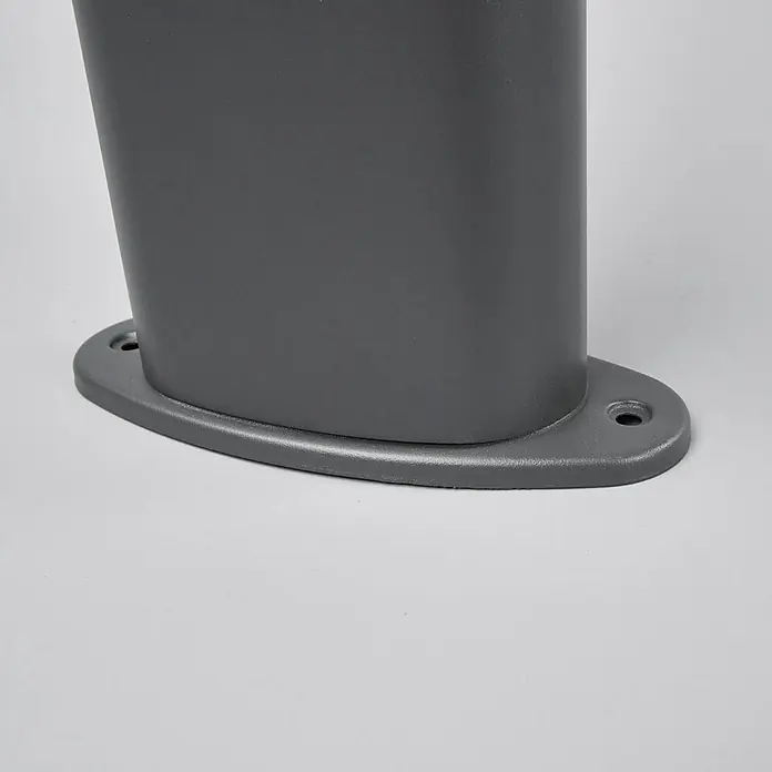 Lindby Außenlaterne Obri -  - Dunkelgraue Metallpfostenbasis mit ovalem Montageflansch und zwei Schraubenlöchern.