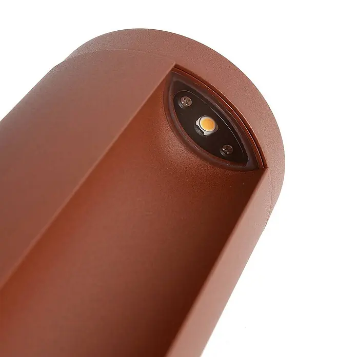 Lucande Außenlaterne Raiku -  - Matte bronzebraune LED-Wandleuchte mit freiliegender warmweißer LED und sichtbaren Befestigungsschrauben.
