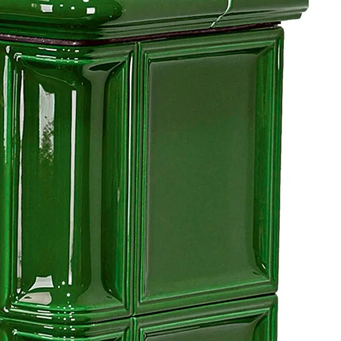 Justus Kaminofen Bavaria - 7 kW, Raumheizvermögen: 144 m³, Material Verkleidung: Keramik, Grün - Nahaufnahme eines grünen Kachelofens.