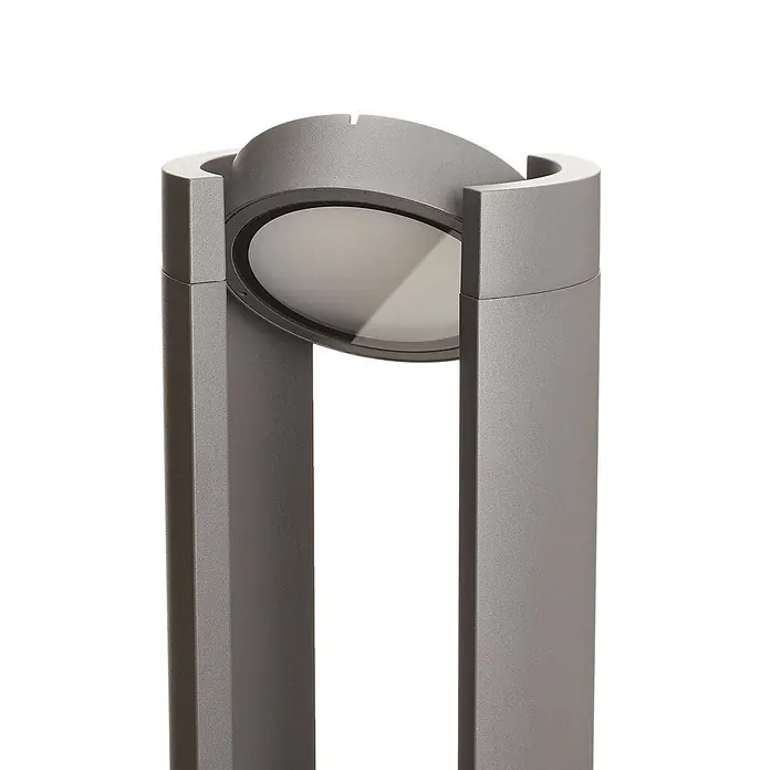 Lucande LED Wegeleuchte Pollerleuchte 80 cm, Gartenlampe IP65 -  - Moderne graue Wegeleuchte mit rundem Diffusor zwischen zwei vertikalen rechteckigen Armen.