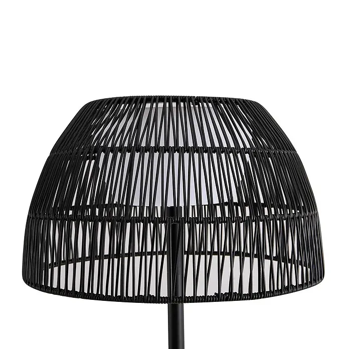 Lucande LED Stehlampe Outdoor in schwarz, Stehleuchte Garten -  - Schwarzer gewebter glockenförmiger Lampenschirm mit weißem Innendiffusor und sichtbarem schwarzem Lampenfuß.