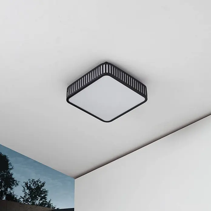 Lindby LED Outdoor Deckenlampe in schwarz, weiß, Deckenleuchte außen -  - Quadratische schwarze Deckenleuchte mit Lamellenrahmen und weißem Diffusor.