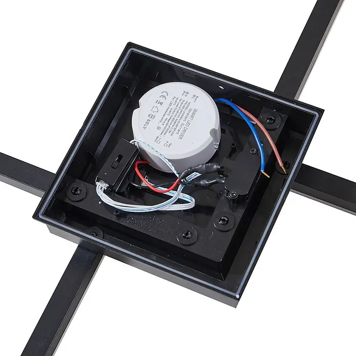 Lindby LED Outdoor Deckenlampe in schwarz, weiß, Deckenleuchte außen -  - Internansicht eines schwarzen Gehäuses mit weißem Smart-LED-Treiber, Verkabelung und Schalter.