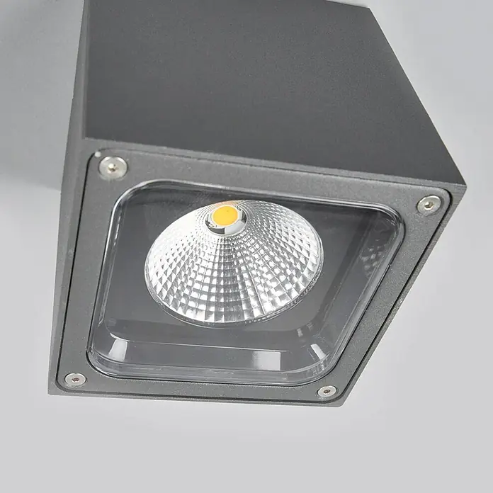 Lucande LED Outdoor Deckenlampe in dunkelgrau, transparent, Deckenleuchte -  - Dunkelgraue rechteckige LED-Außenleuchte mit klarer Schutzabdeckung und strukturiertem Reflektor um den LED-Chip.
