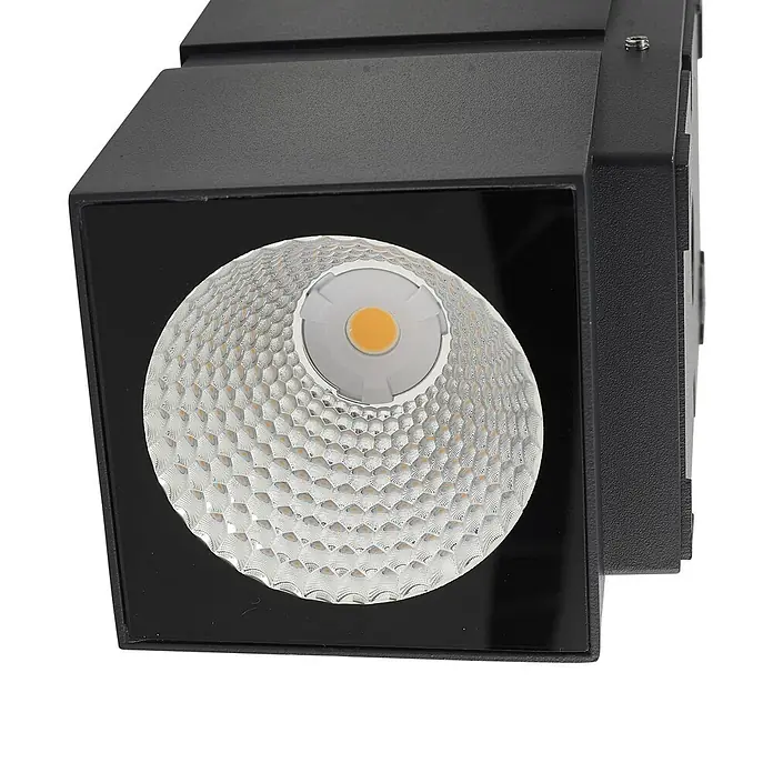 Lucande LED Wandleuchte aussen in dunkelgrau, transparent, Aussenlampe Wand -  - Schwarzer quadratischer LED-Strahler mit strukturiertem silbernem Reflektor und gelb-orangem LED-Chip.